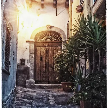 Antico Portale - Host Roberto Guest house